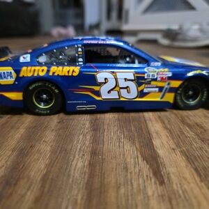 NAPA Chase Elliott

Blue Racing Model Car with Yellow Accents